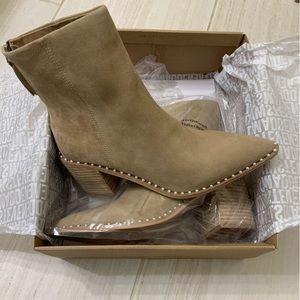 Steve Madden Aquarius Tan Suede 8.5 BRAND NEW NEVER WORN